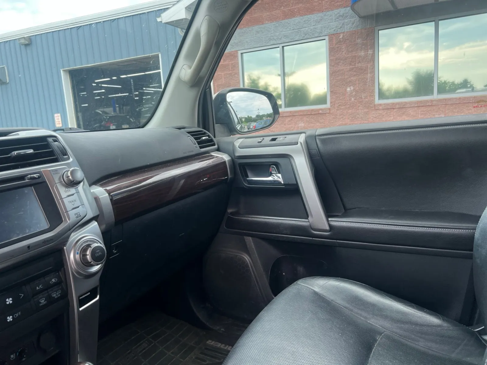 2015 Toyota 4Runner Limited — photo 9