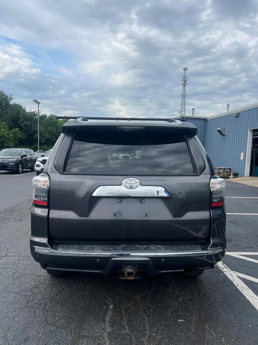 2015 Toyota 4Runner Limited — photo 4