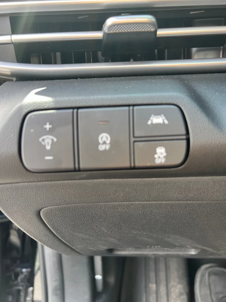 2022 Hyundai Elantra SE — photo 19