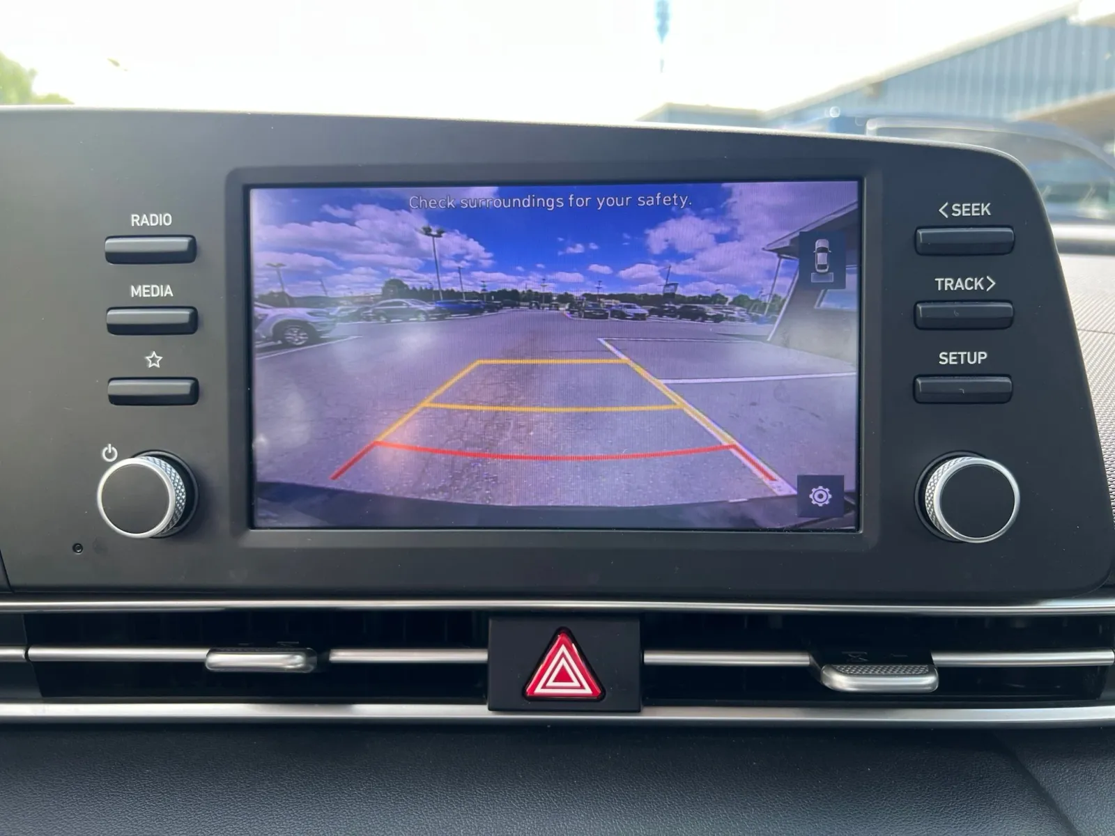 2022 Hyundai Elantra SE — photo 15