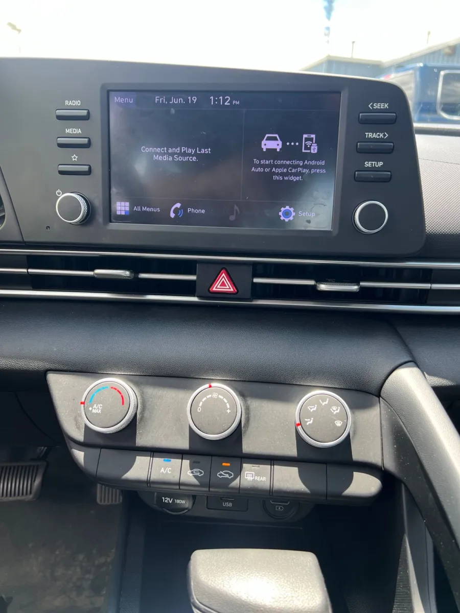 2022 Hyundai Elantra SE — photo 14