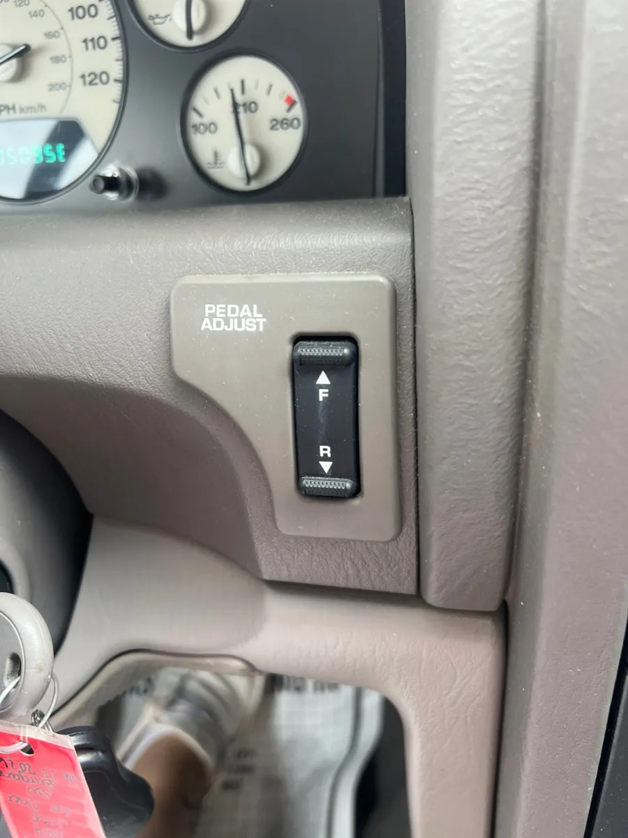 2004 Jeep Grand Cherokee Limited — photo 17