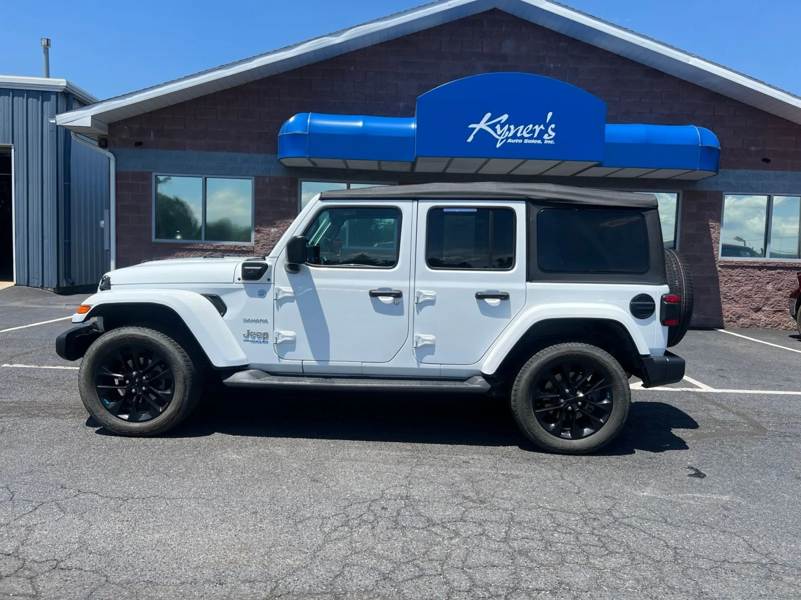 2022 Jeep Wrangler Unlimited Sahara 4xe — photo 2