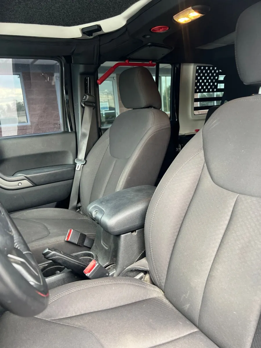 2017 Jeep Wrangler Unlimited Sport — photo 11