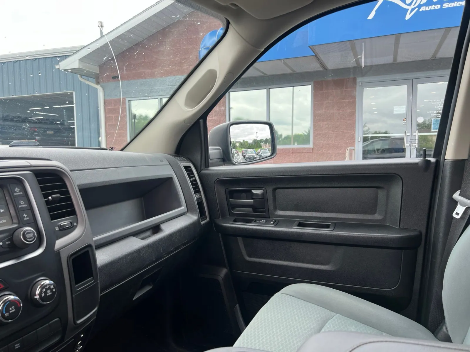 2018 Ram 1500 Express — photo 9