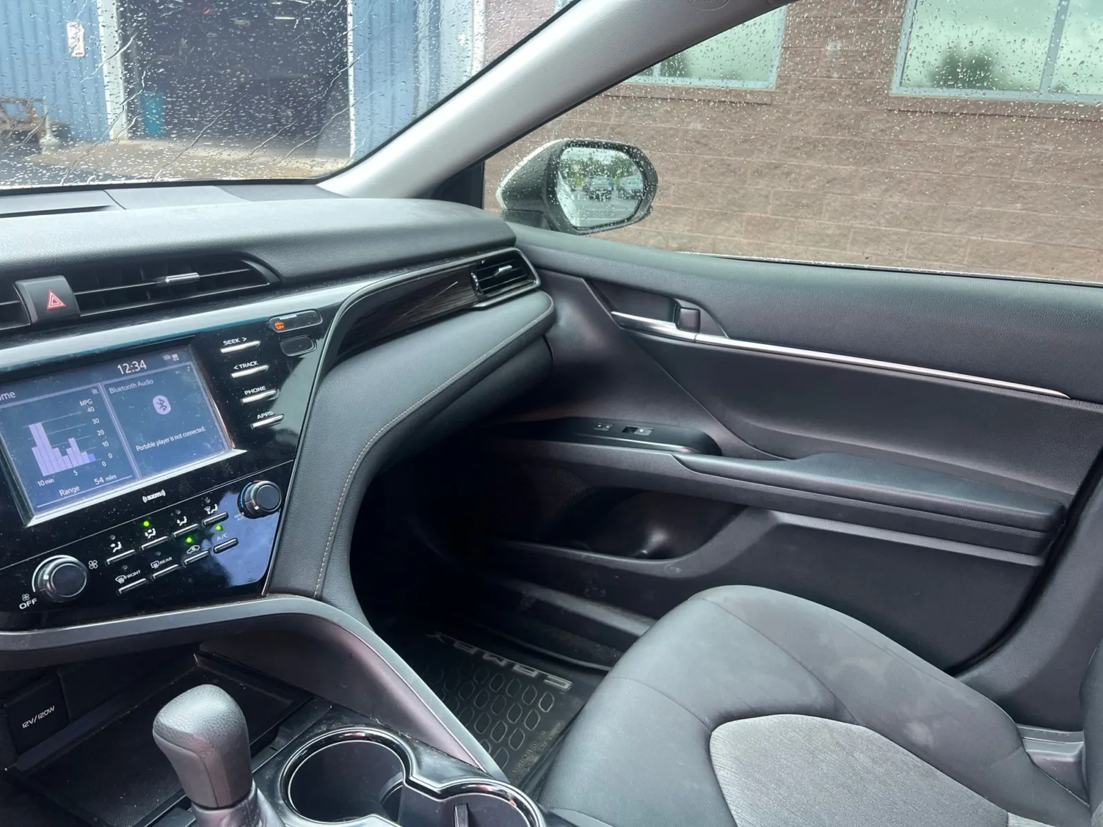 2020 Toyota Camry LE — photo 10