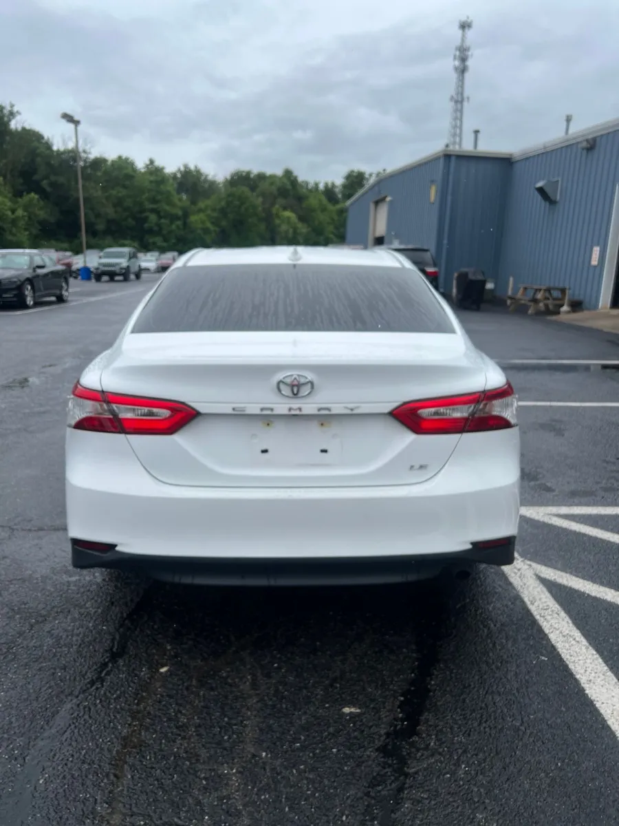 2020 Toyota Camry LE — photo 5