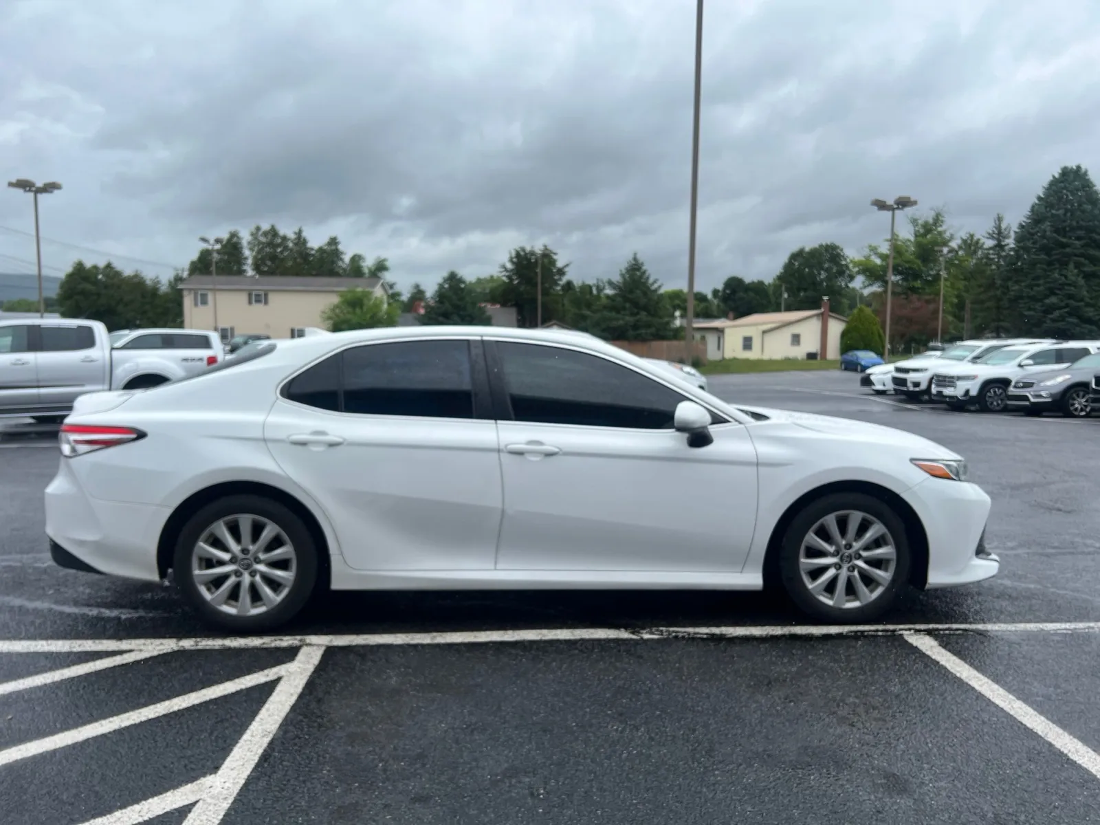 2020 Toyota Camry LE — photo 7