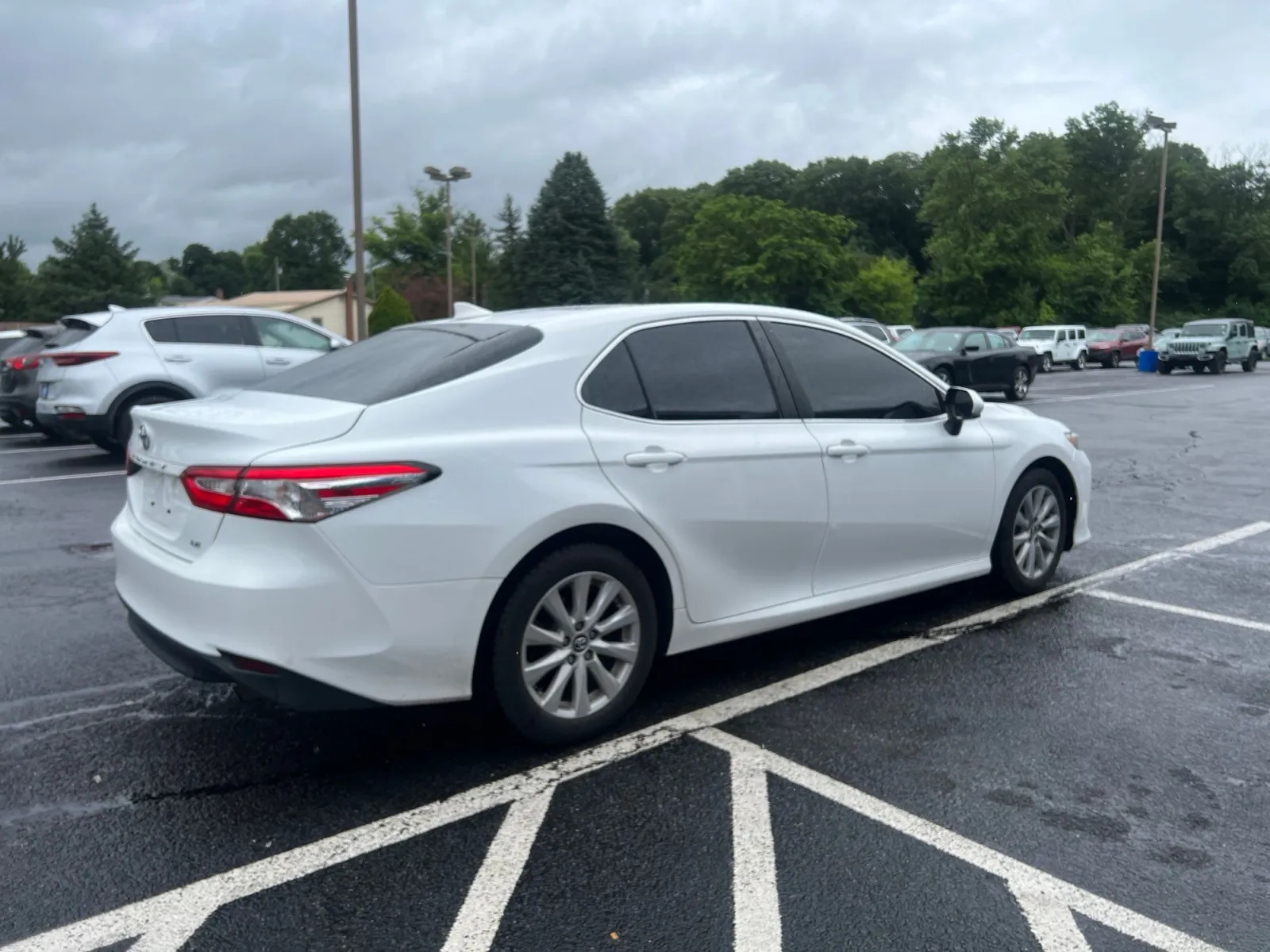 2020 Toyota Camry LE — photo 6