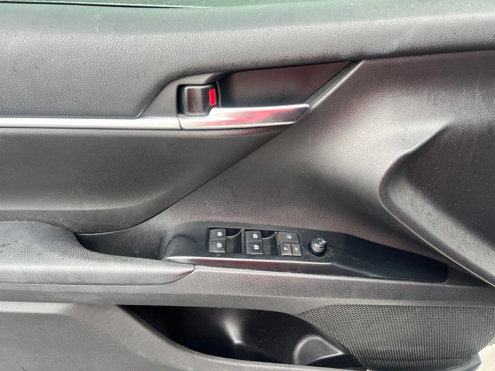 2020 Toyota Camry LE — photo 18