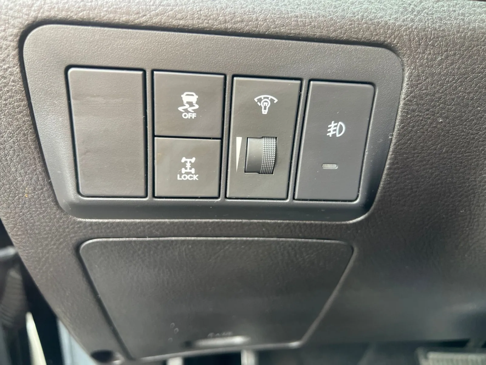 2011 Hyundai Santa Fe SE — photo 18