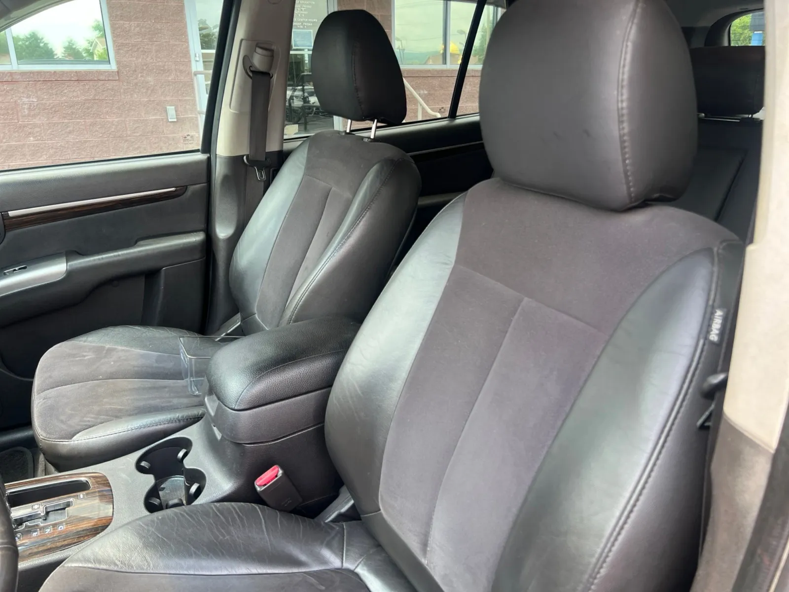 2011 Hyundai Santa Fe SE — photo 11