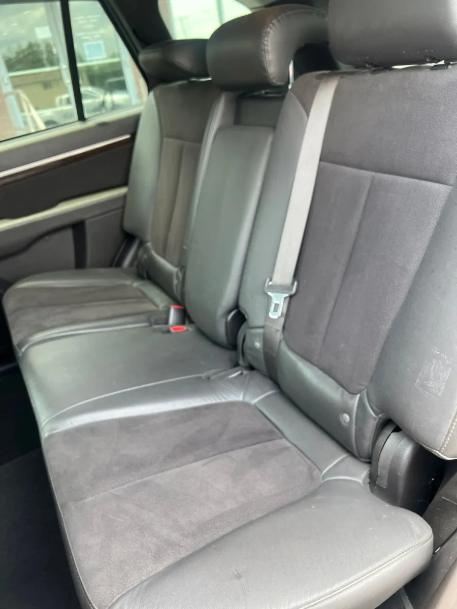 2011 Hyundai Santa Fe SE — photo 22