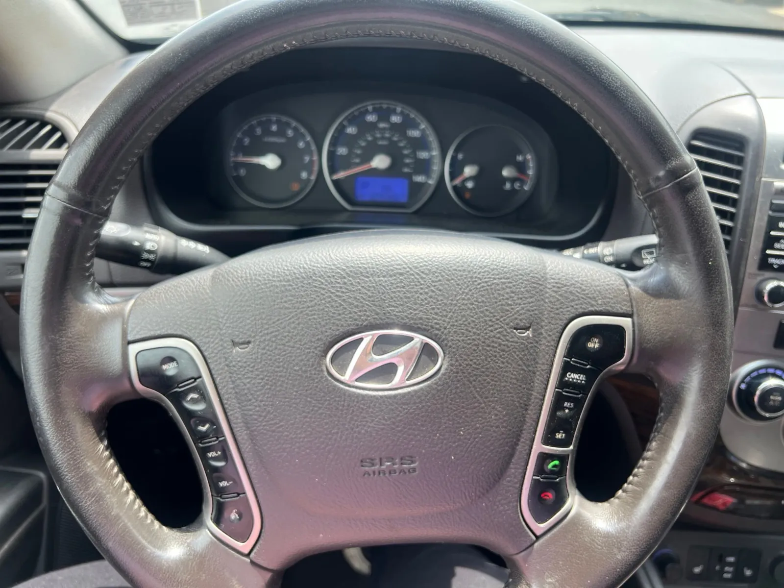 2011 Hyundai Santa Fe SE — photo 13