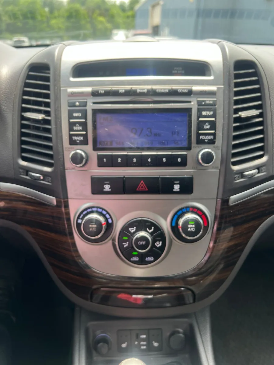 2011 Hyundai Santa Fe SE — photo 14