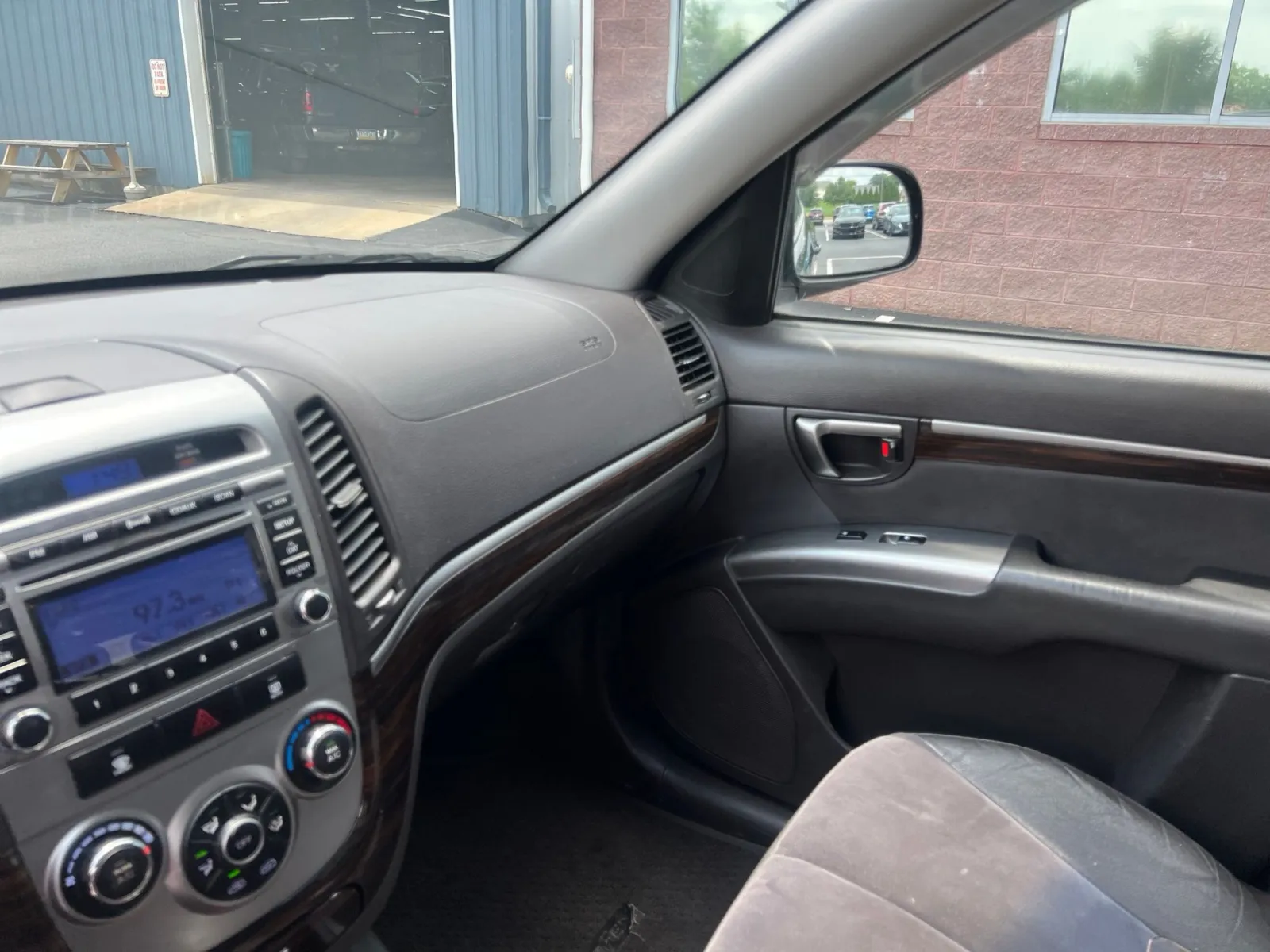 2011 Hyundai Santa Fe SE — photo 10