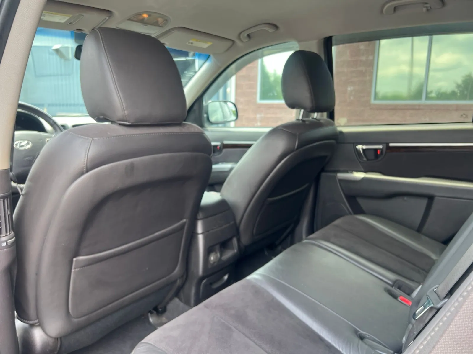 2011 Hyundai Santa Fe SE — photo 21