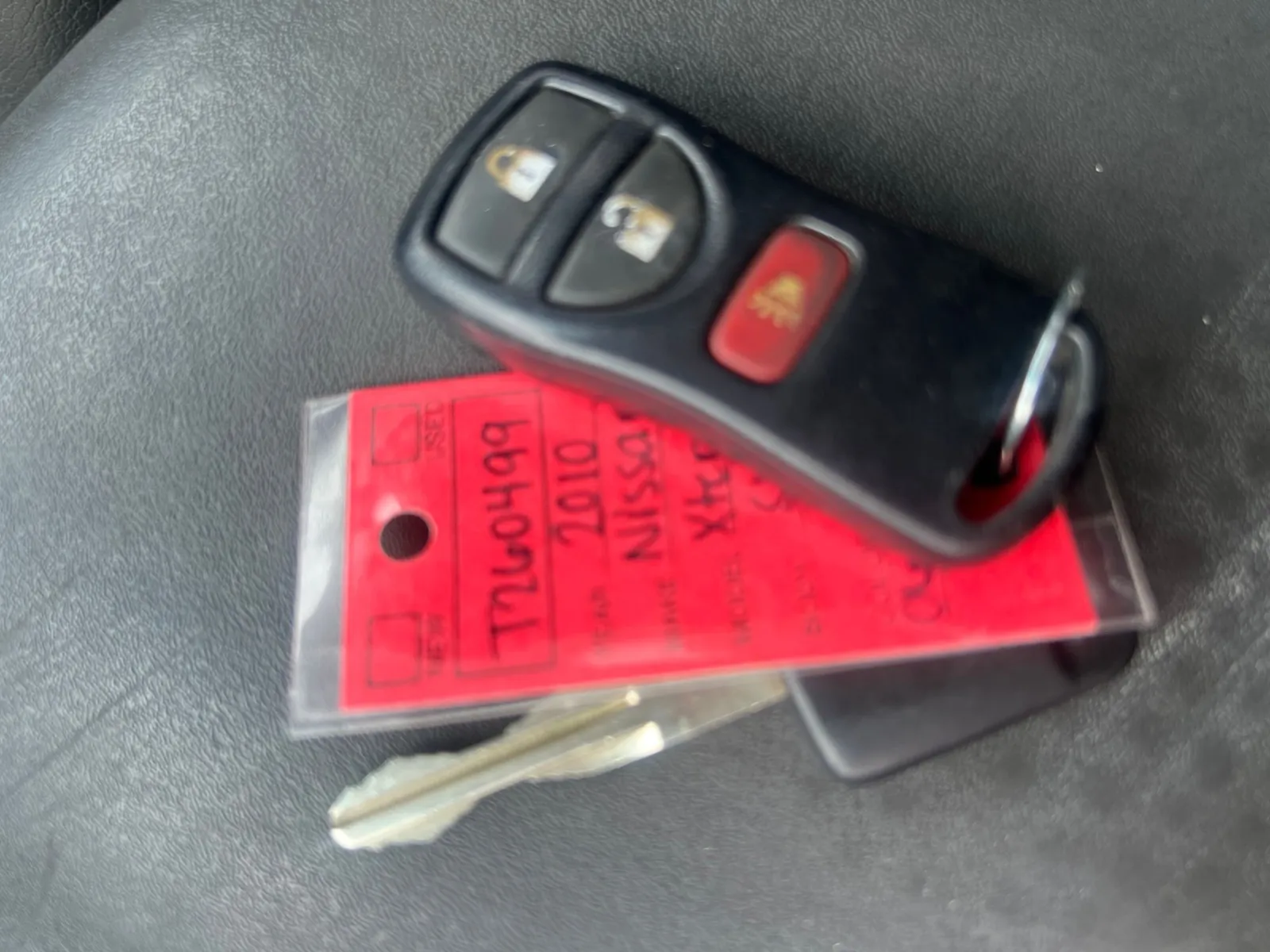 2010 Nissan Xterra SE — photo 21