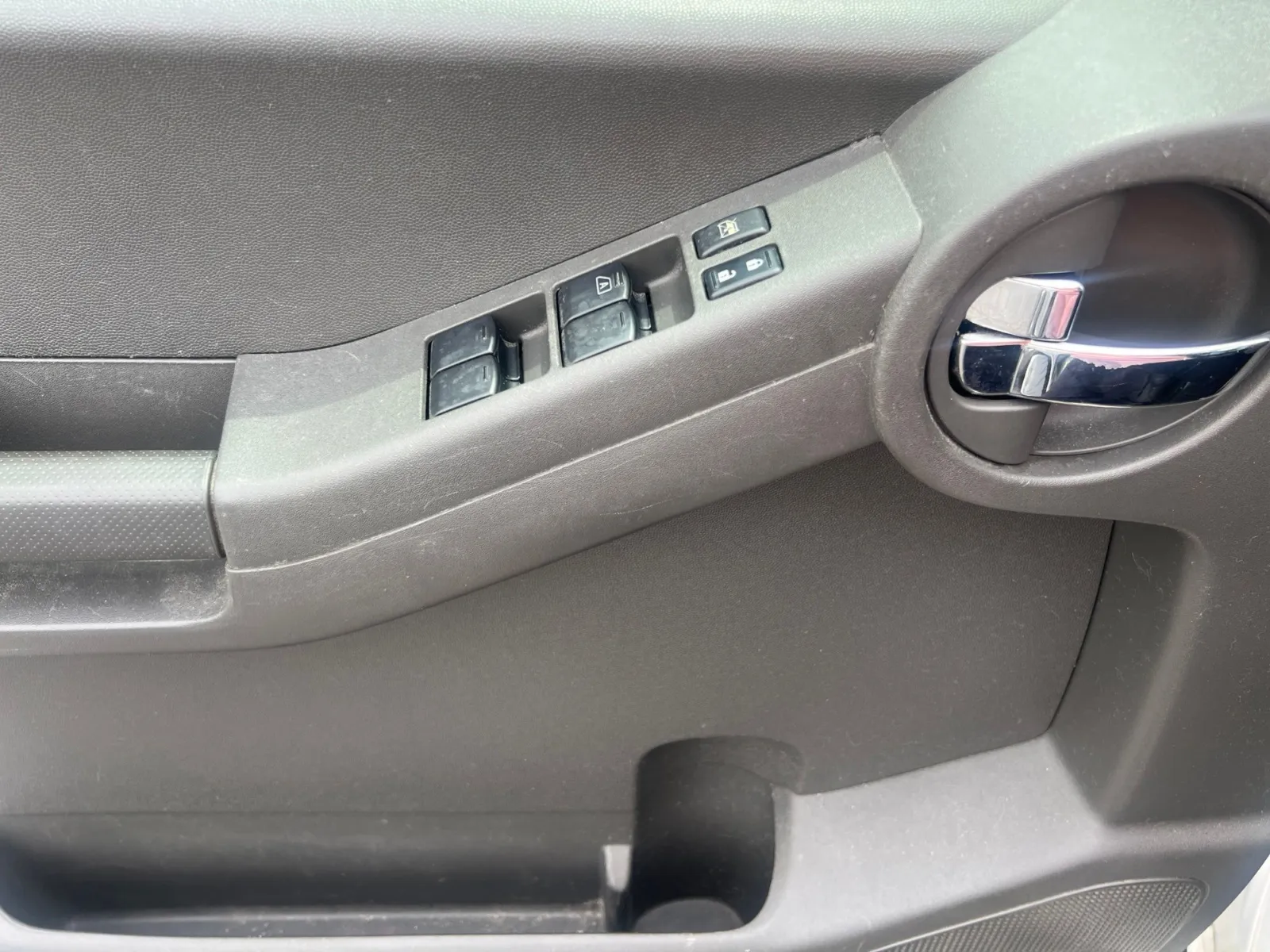 2010 Nissan Xterra SE — photo 16