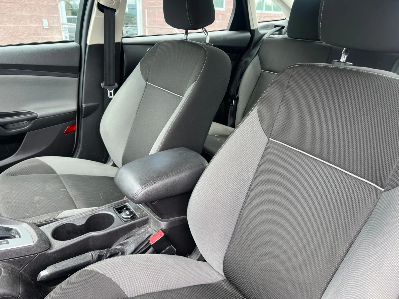 2012 Ford Focus SE — photo 9