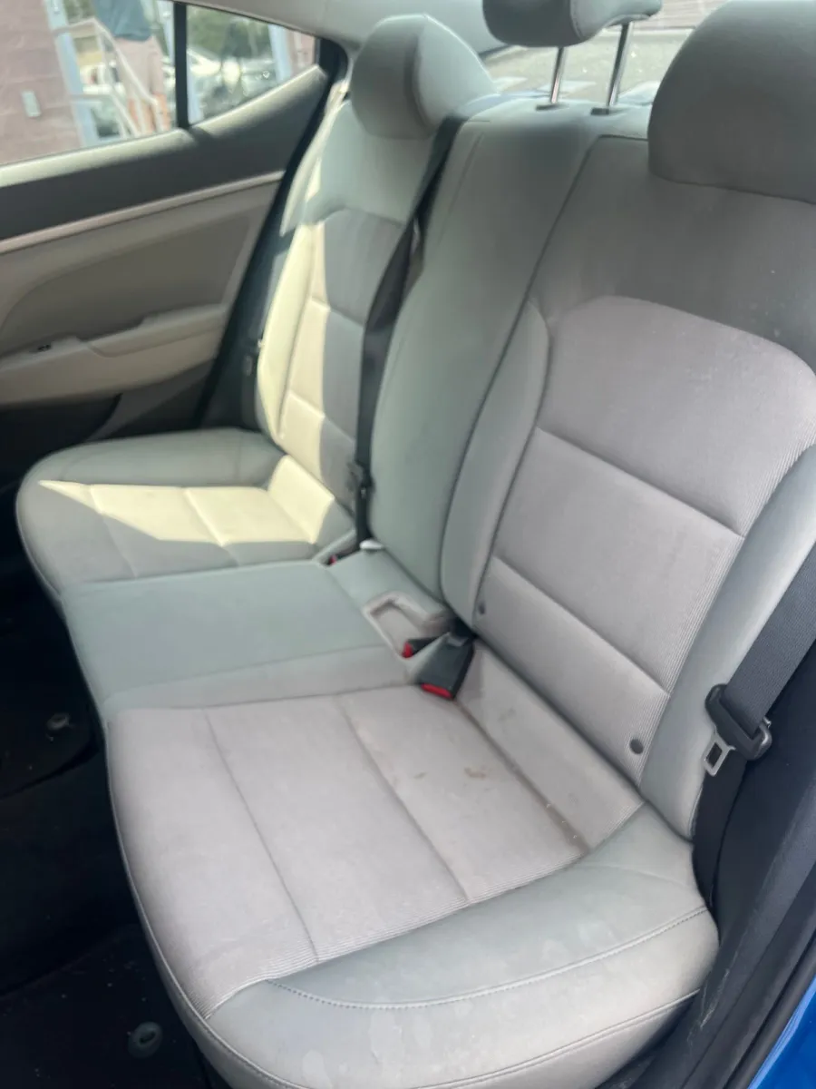 2017 Hyundai Elantra SE — photo 23