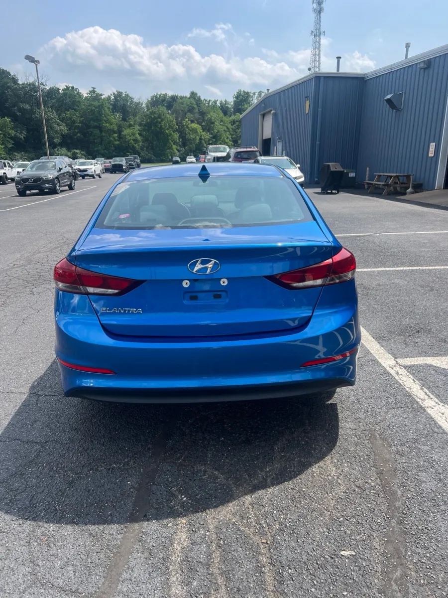 2017 Hyundai Elantra SE — photo 5