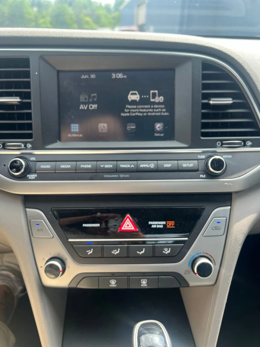 2017 Hyundai Elantra SE — photo 14