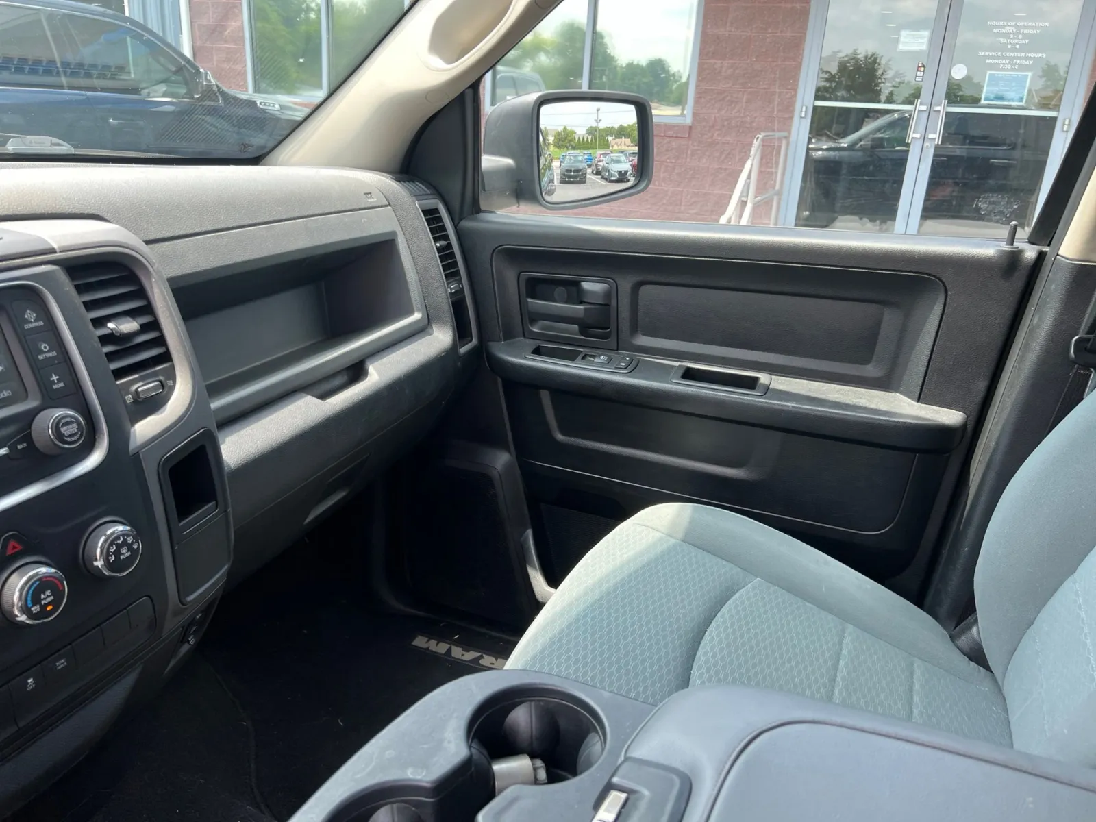 2014 Ram 1500 Express — photo 9