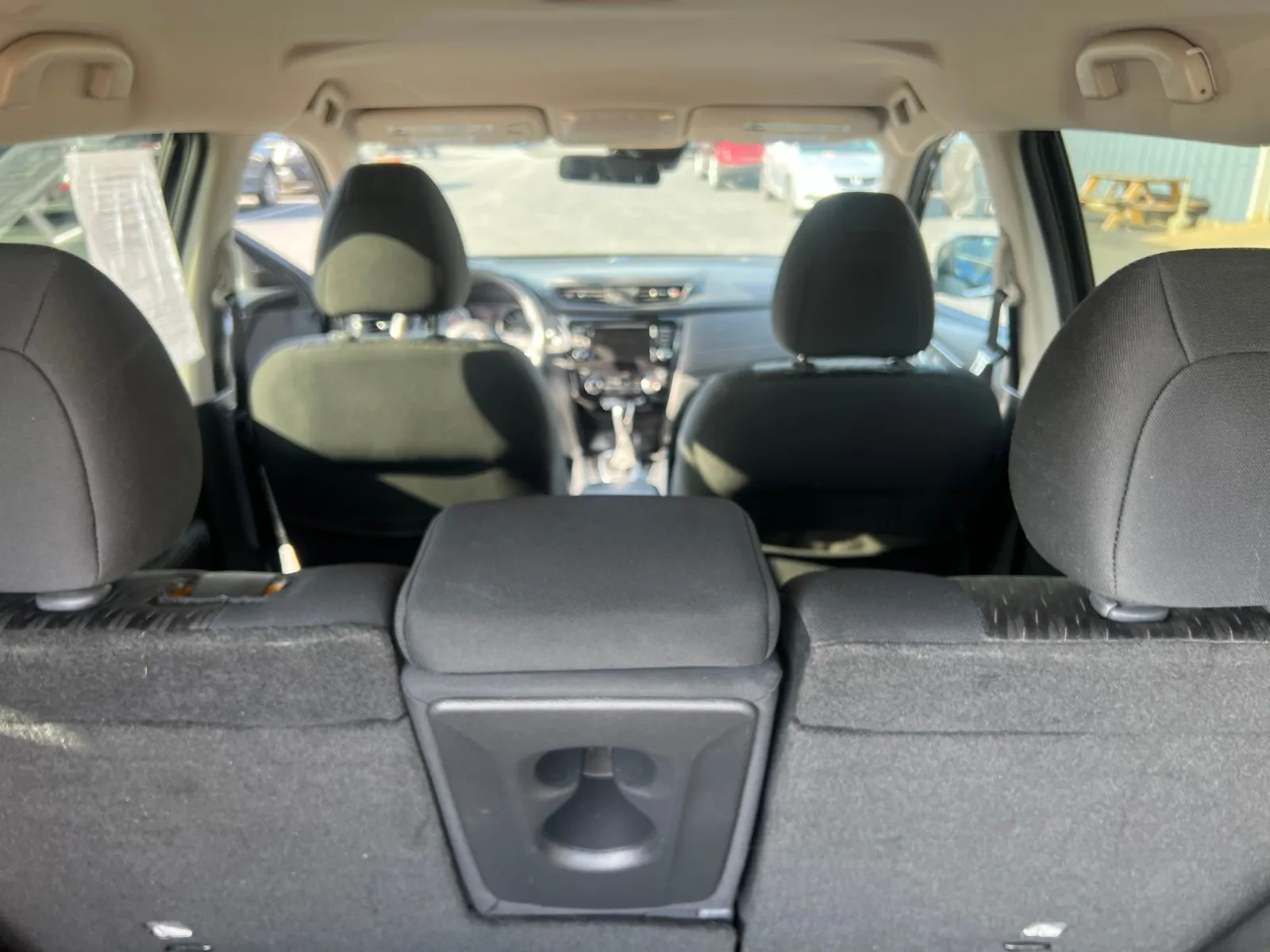 2019 Nissan Rogue SV — photo 23