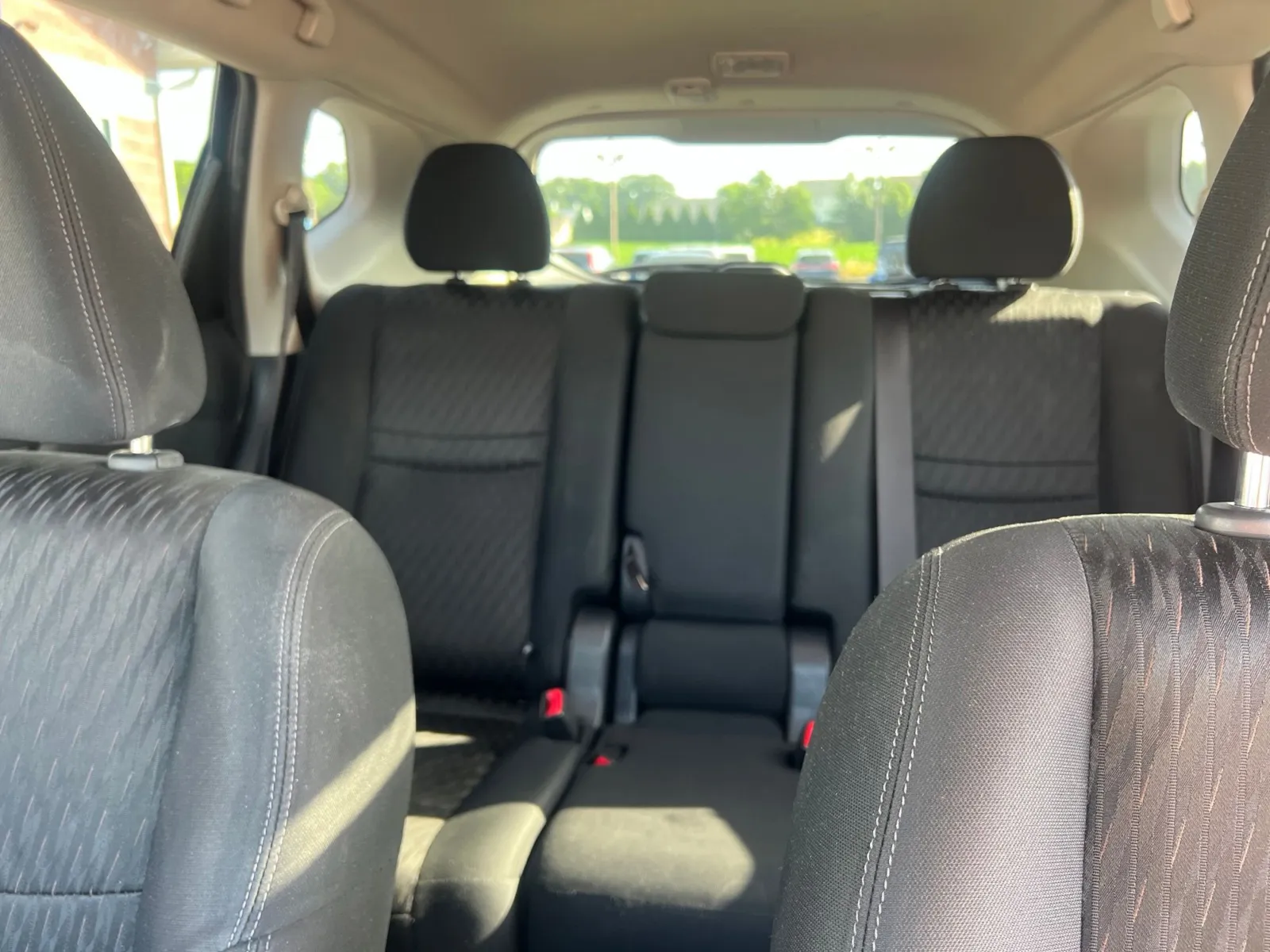 2019 Nissan Rogue SV — photo 19