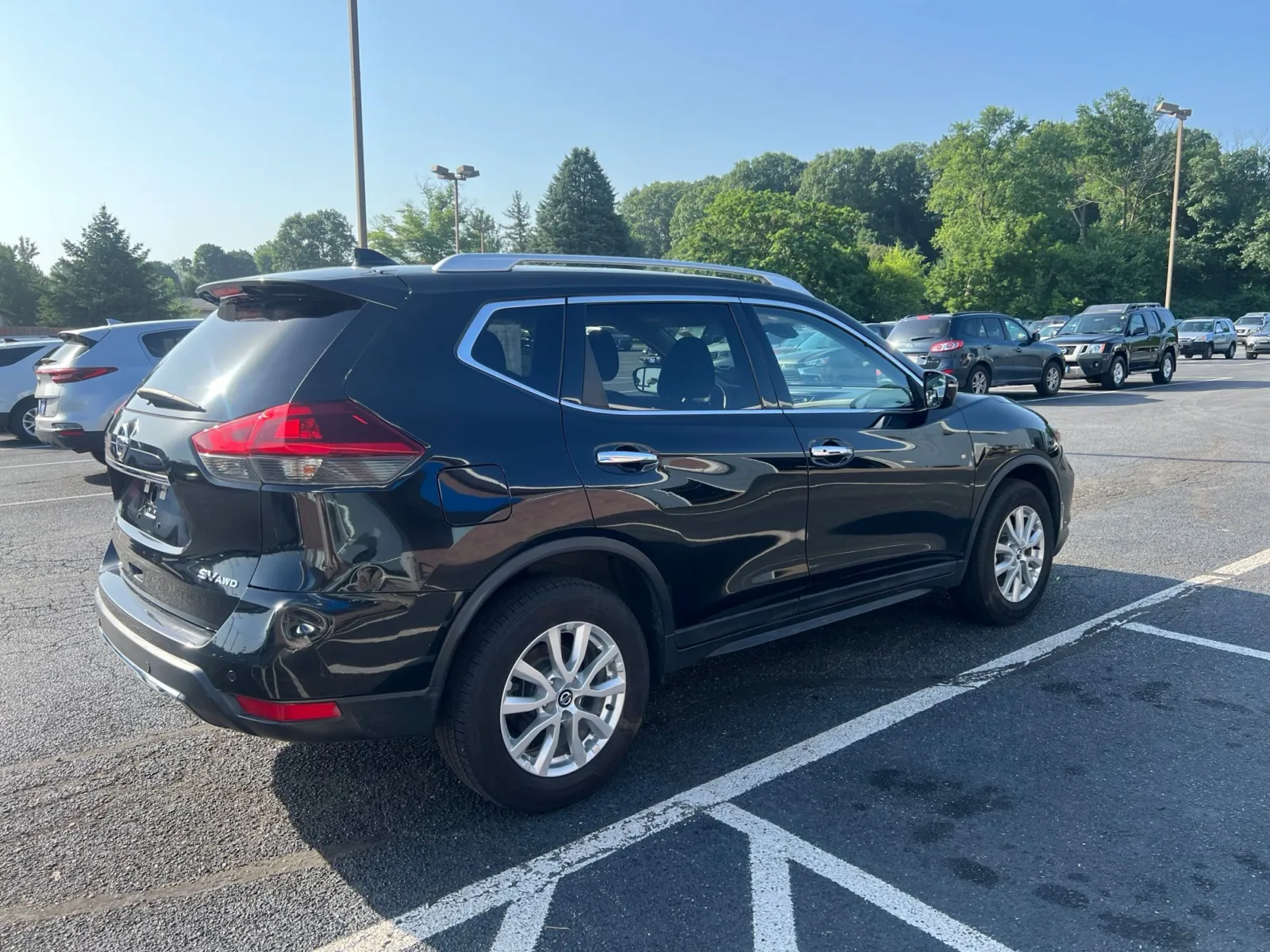 2019 Nissan Rogue SV — photo 6