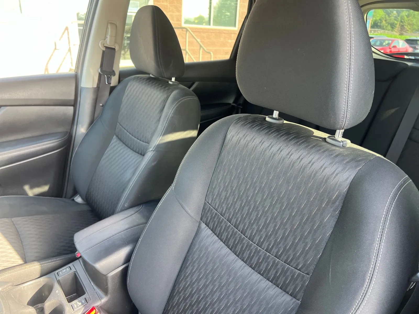 2019 Nissan Rogue SV — photo 11