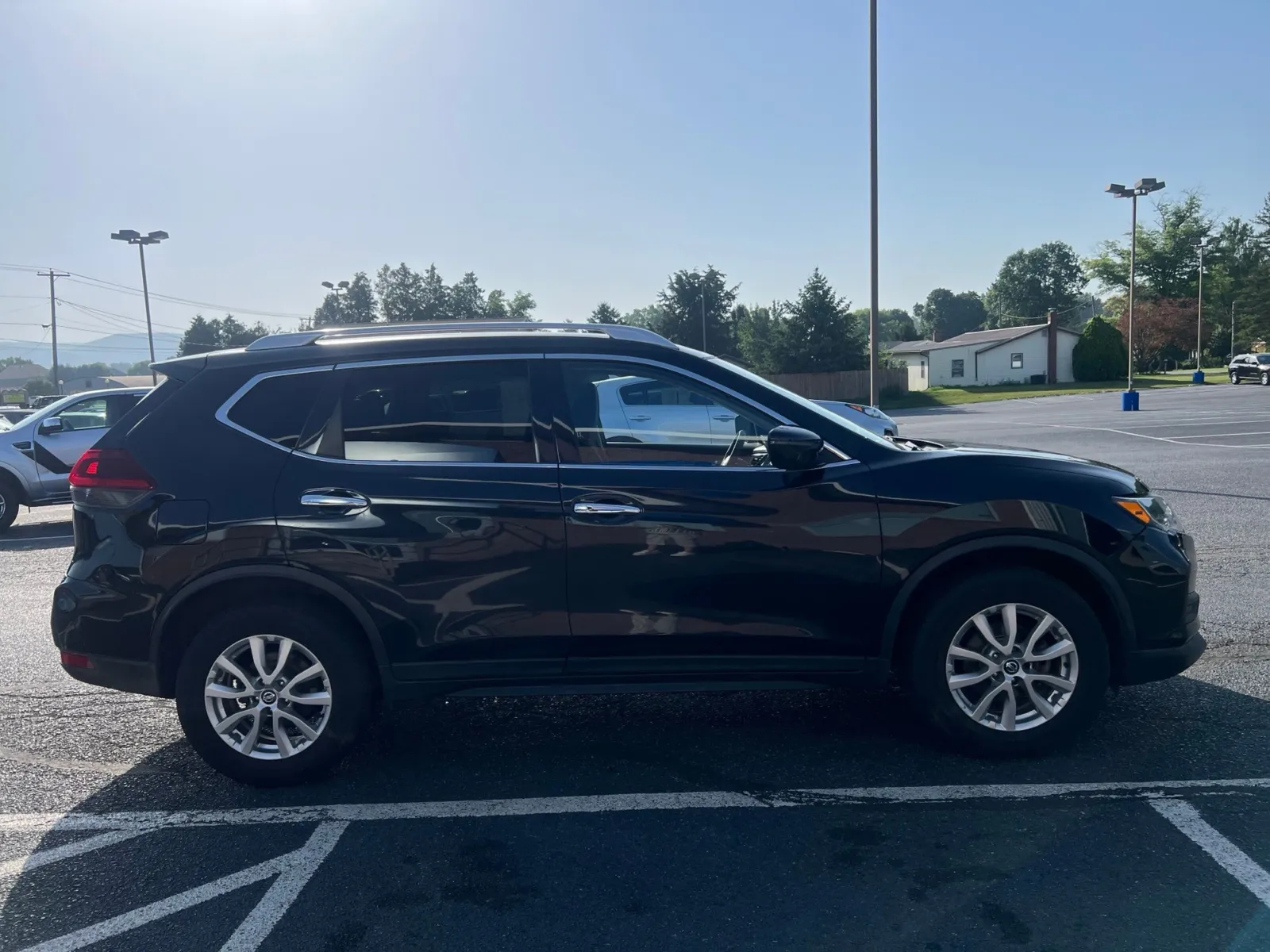 2019 Nissan Rogue SV — photo 7