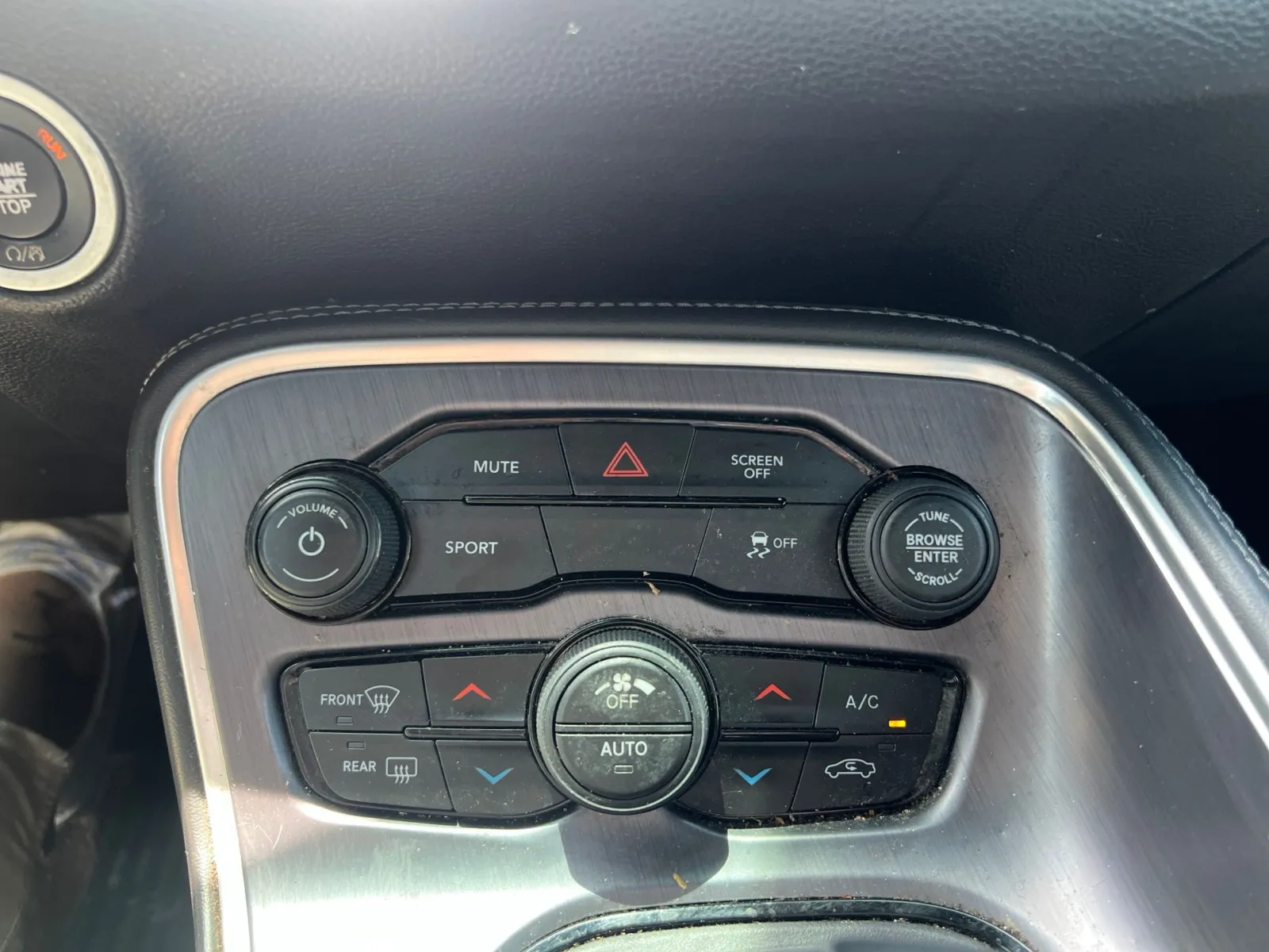 2017 Dodge Challenger SXT — photo 16