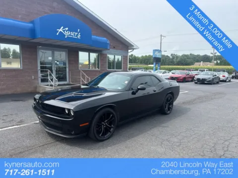 Black 2017 Dodge Challenger SXT for sale in Chambersburg, PA