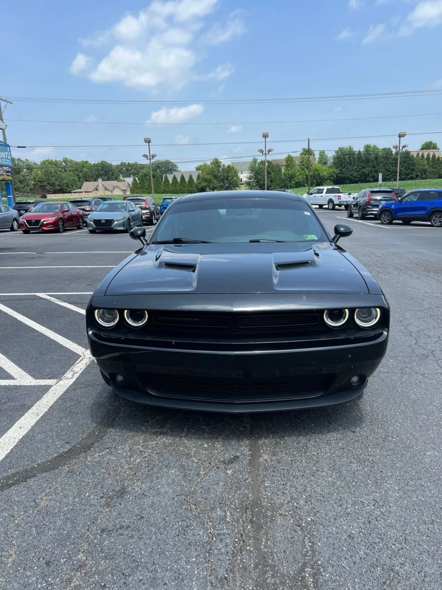 2017 Dodge Challenger SXT — photo 9