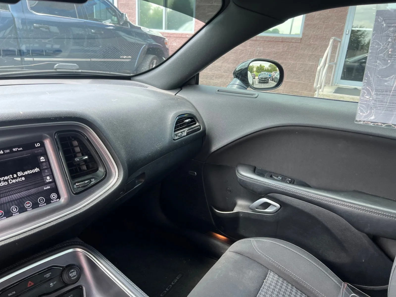 2017 Dodge Challenger SXT — photo 10