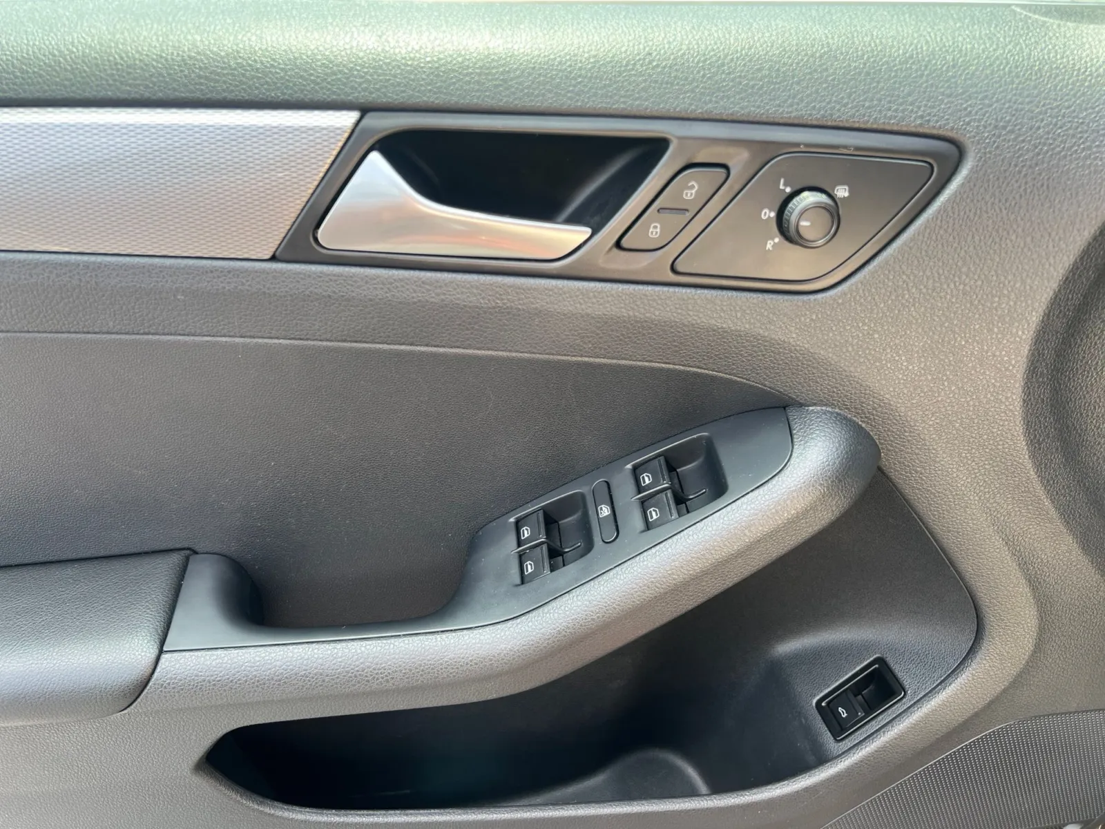 2017 Volkswagen Jetta 1.4T S — photo 18