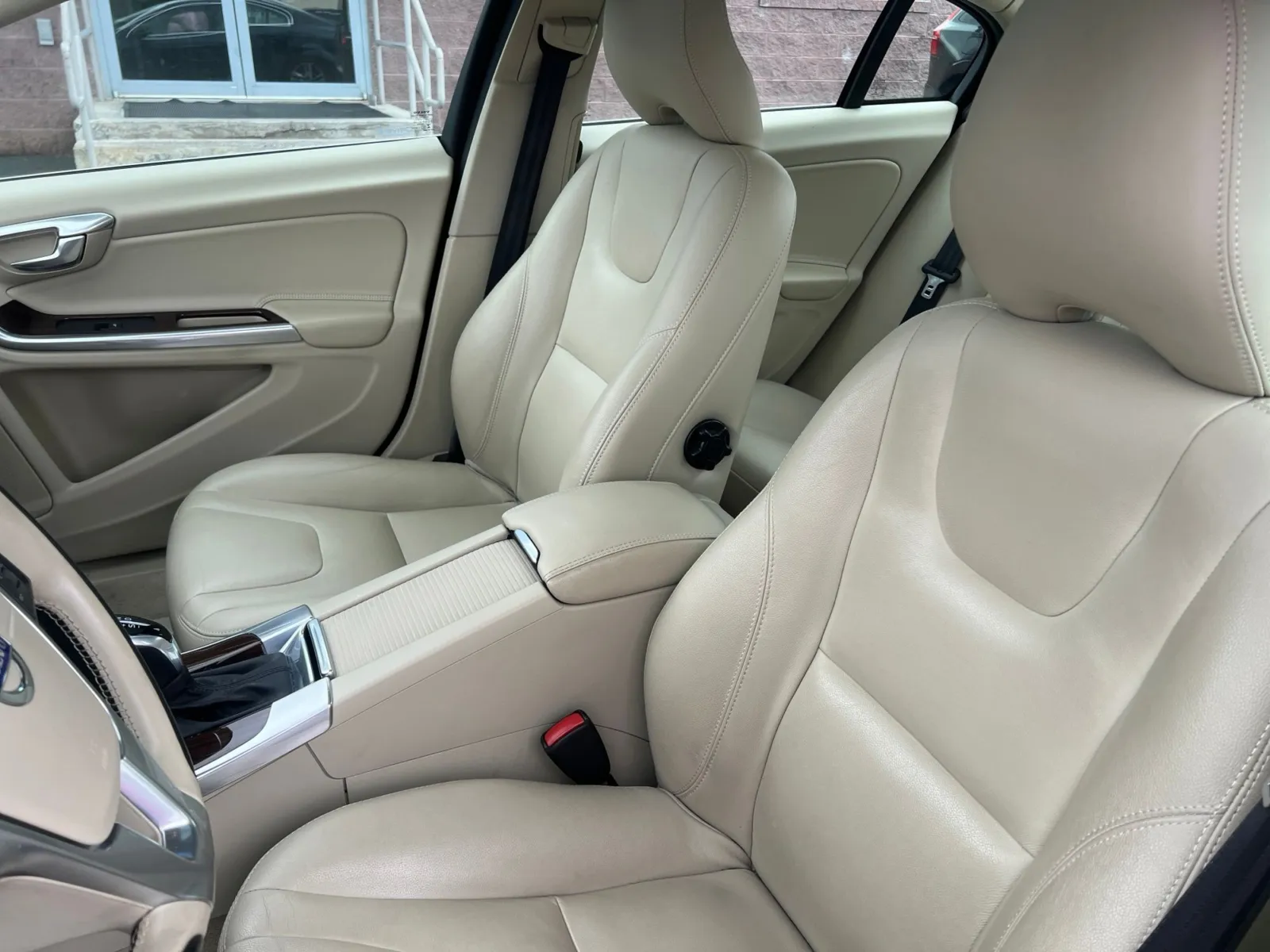 2015 Volvo S60 T5 Premier — photo 11