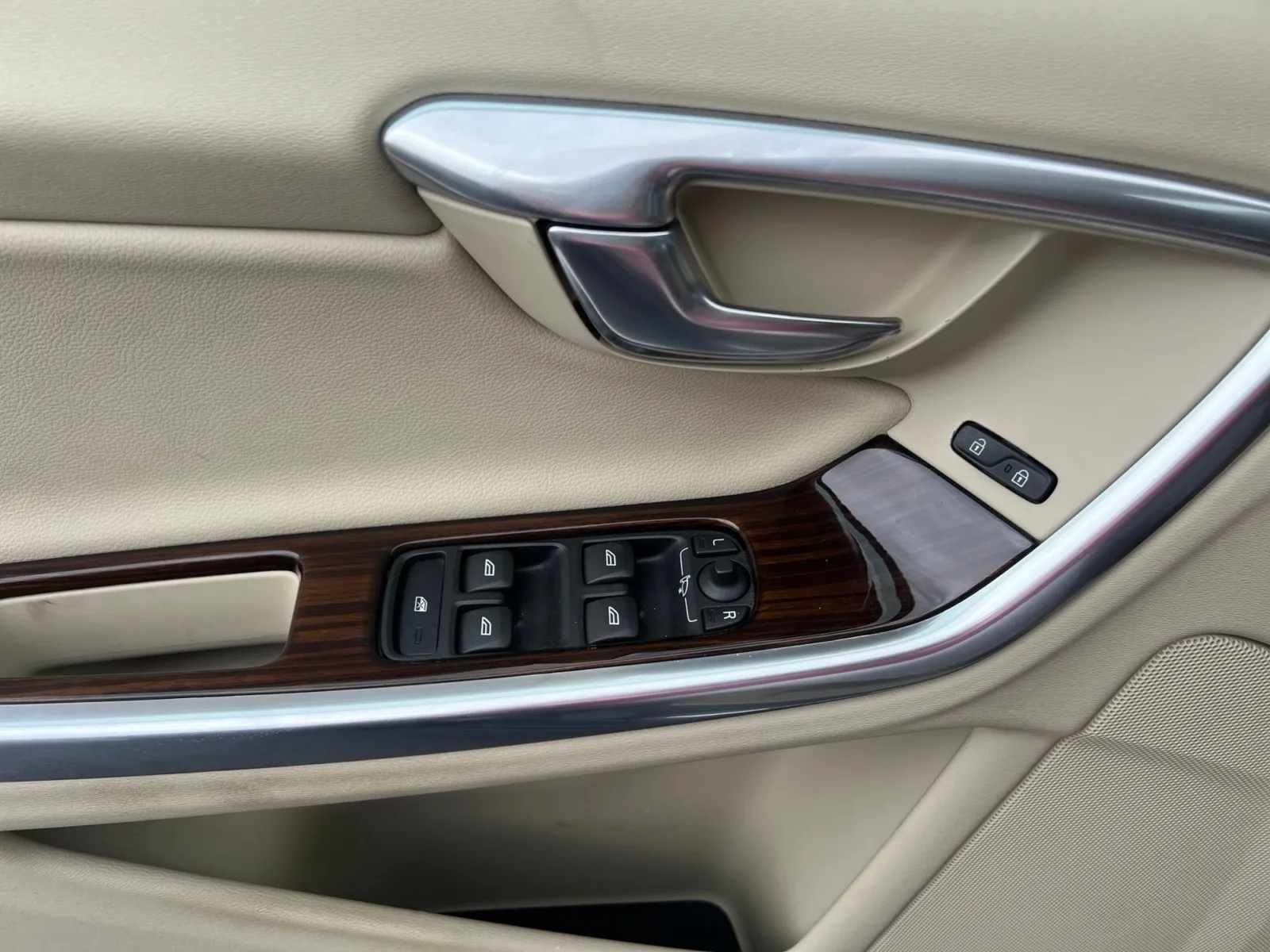 2015 Volvo S60 T5 Premier — photo 21