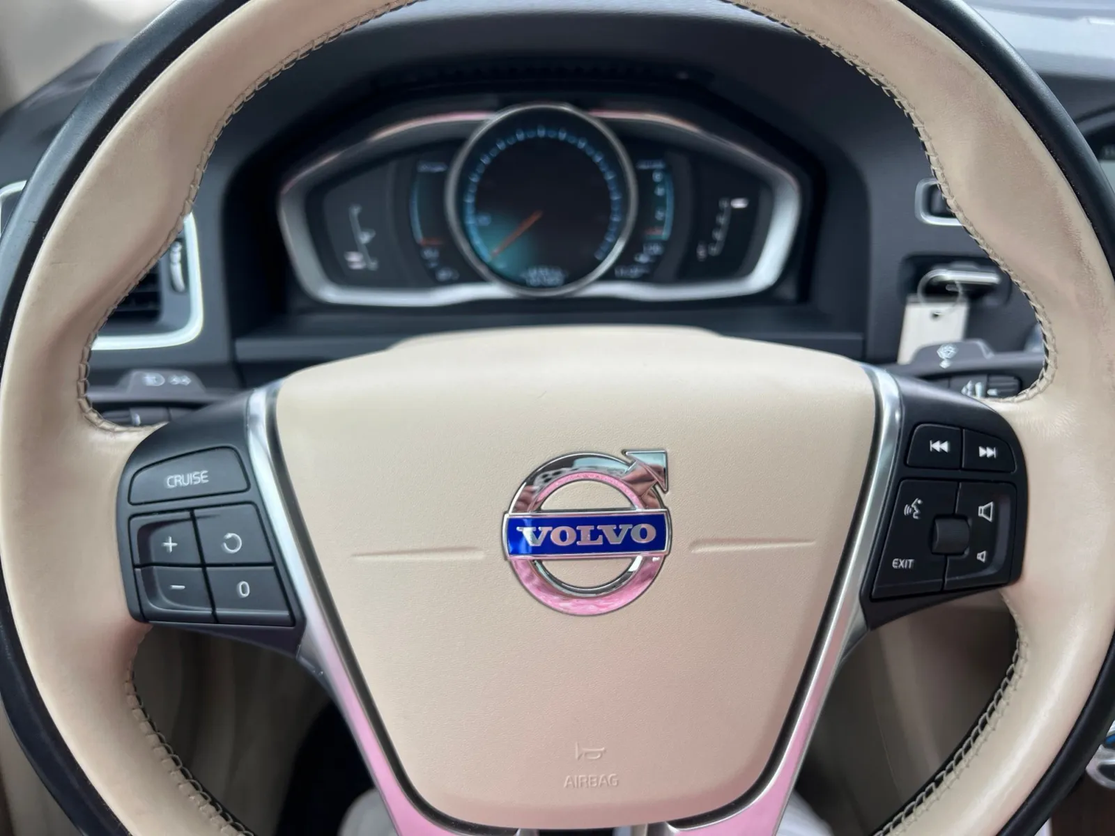 2015 Volvo S60 T5 Premier — photo 13
