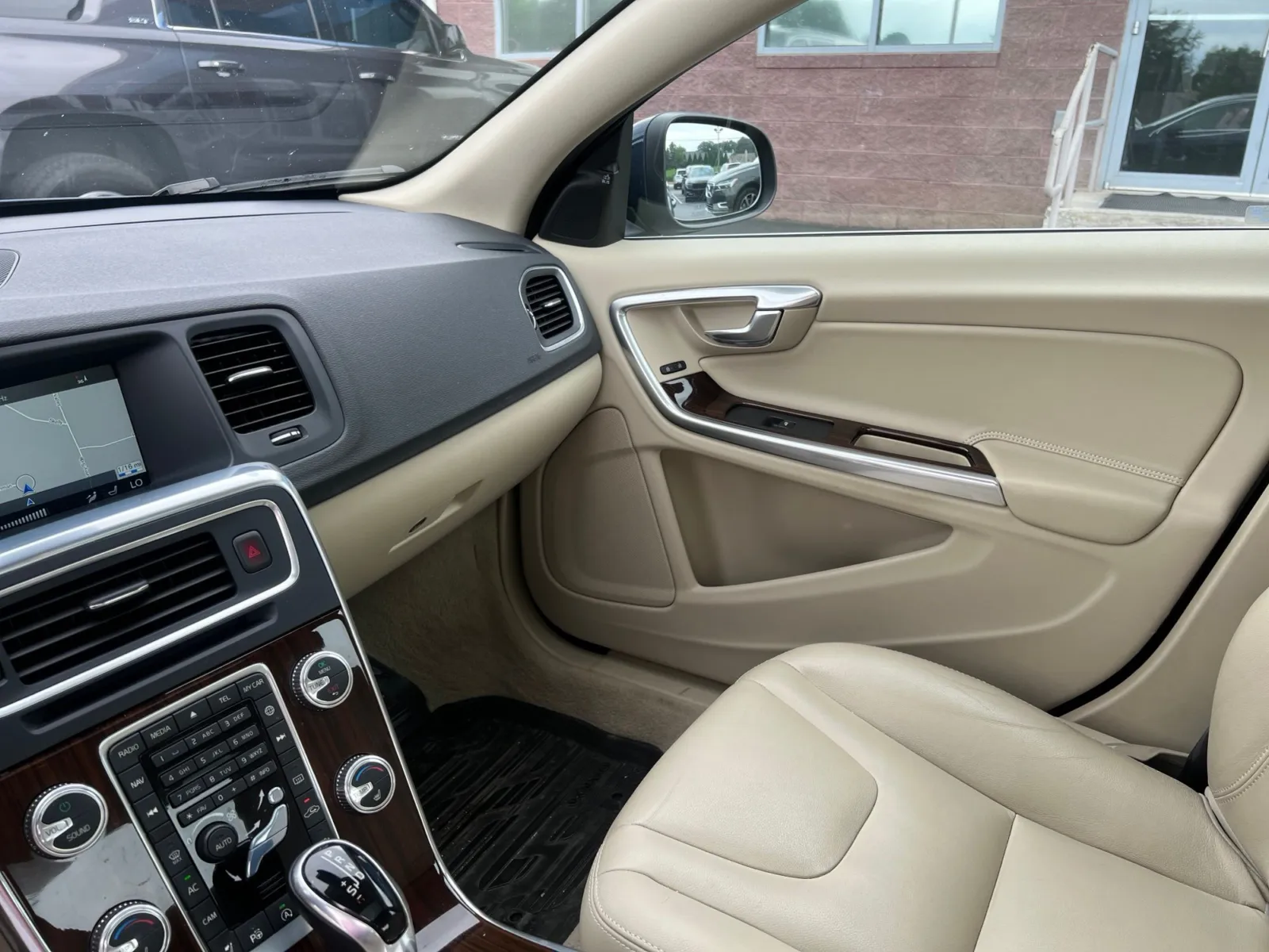 2015 Volvo S60 T5 Premier — photo 10