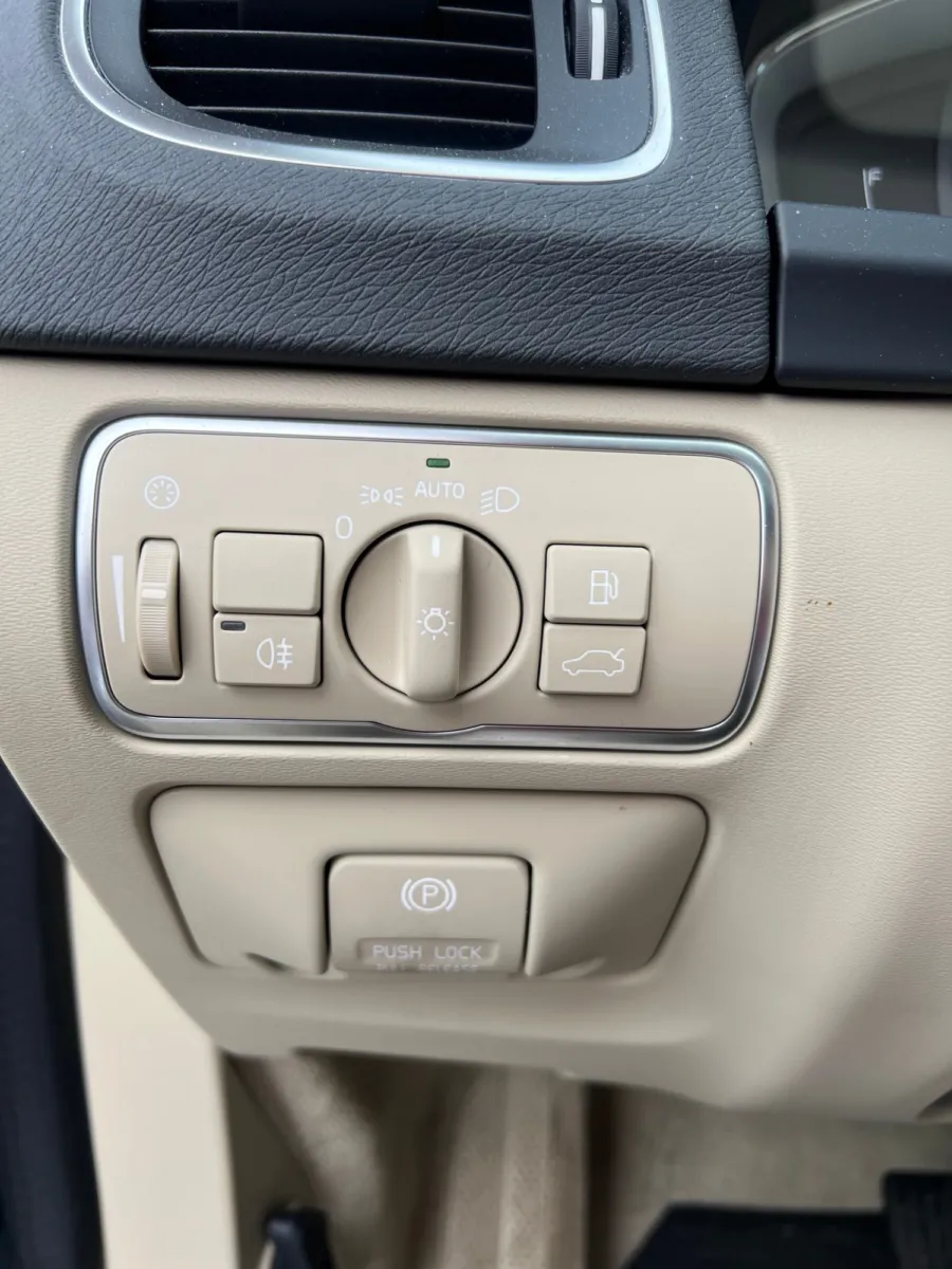 2015 Volvo S60 T5 Premier — photo 20