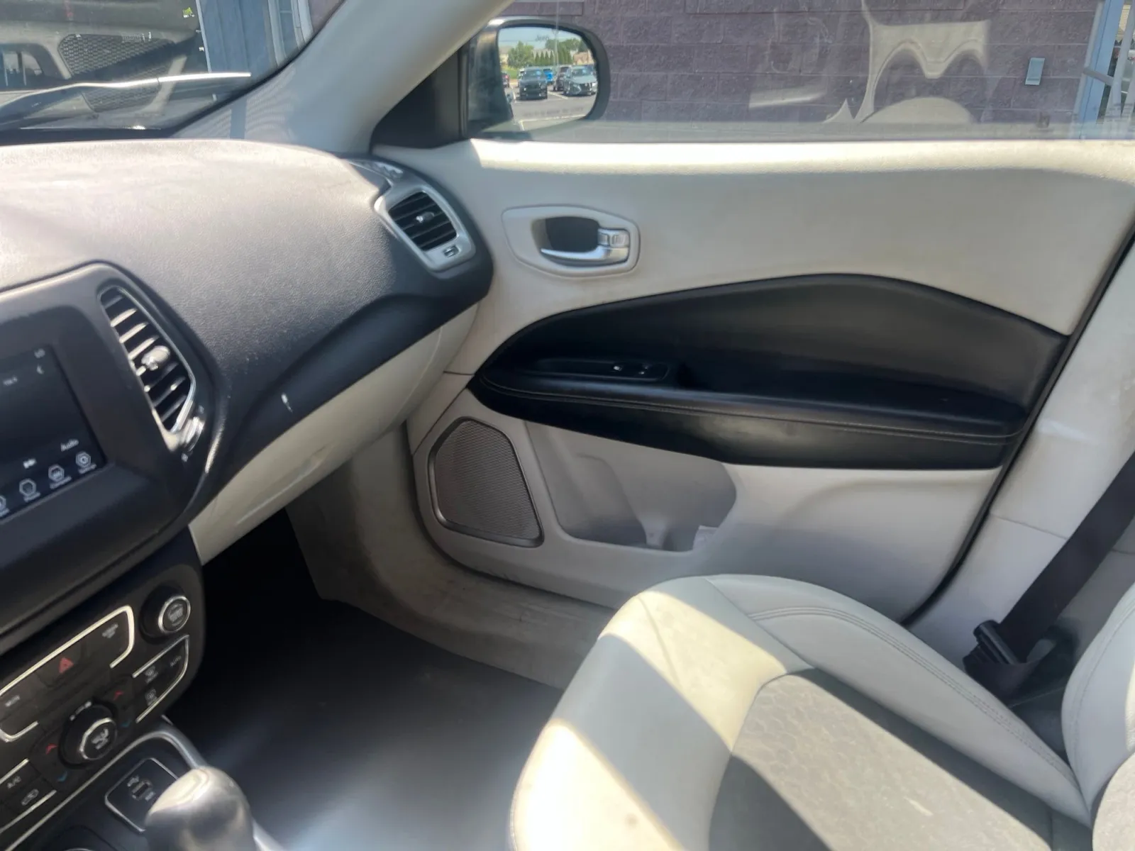 2017 Jeep Compass Latitude — photo 10
