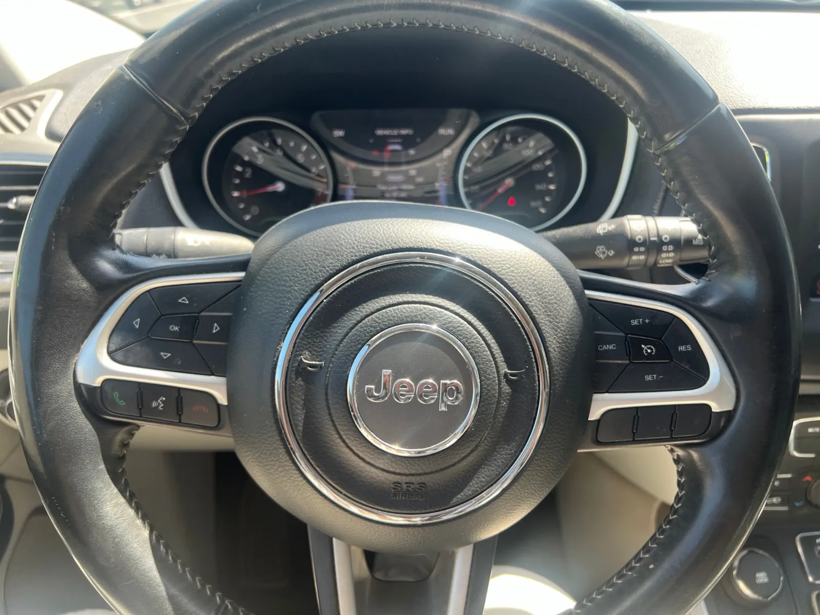 2017 Jeep Compass Latitude — photo 13