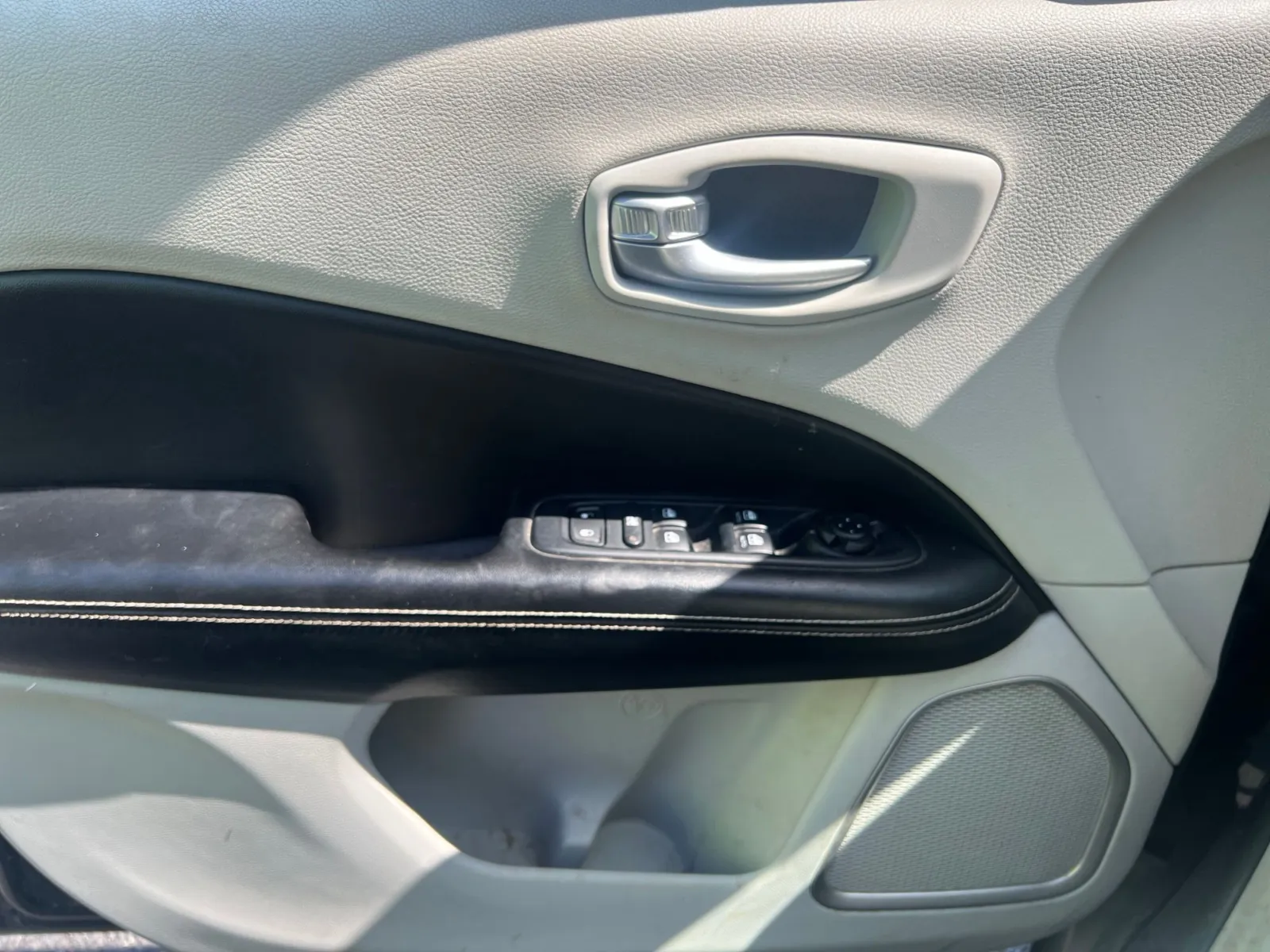 2017 Jeep Compass Latitude — photo 20