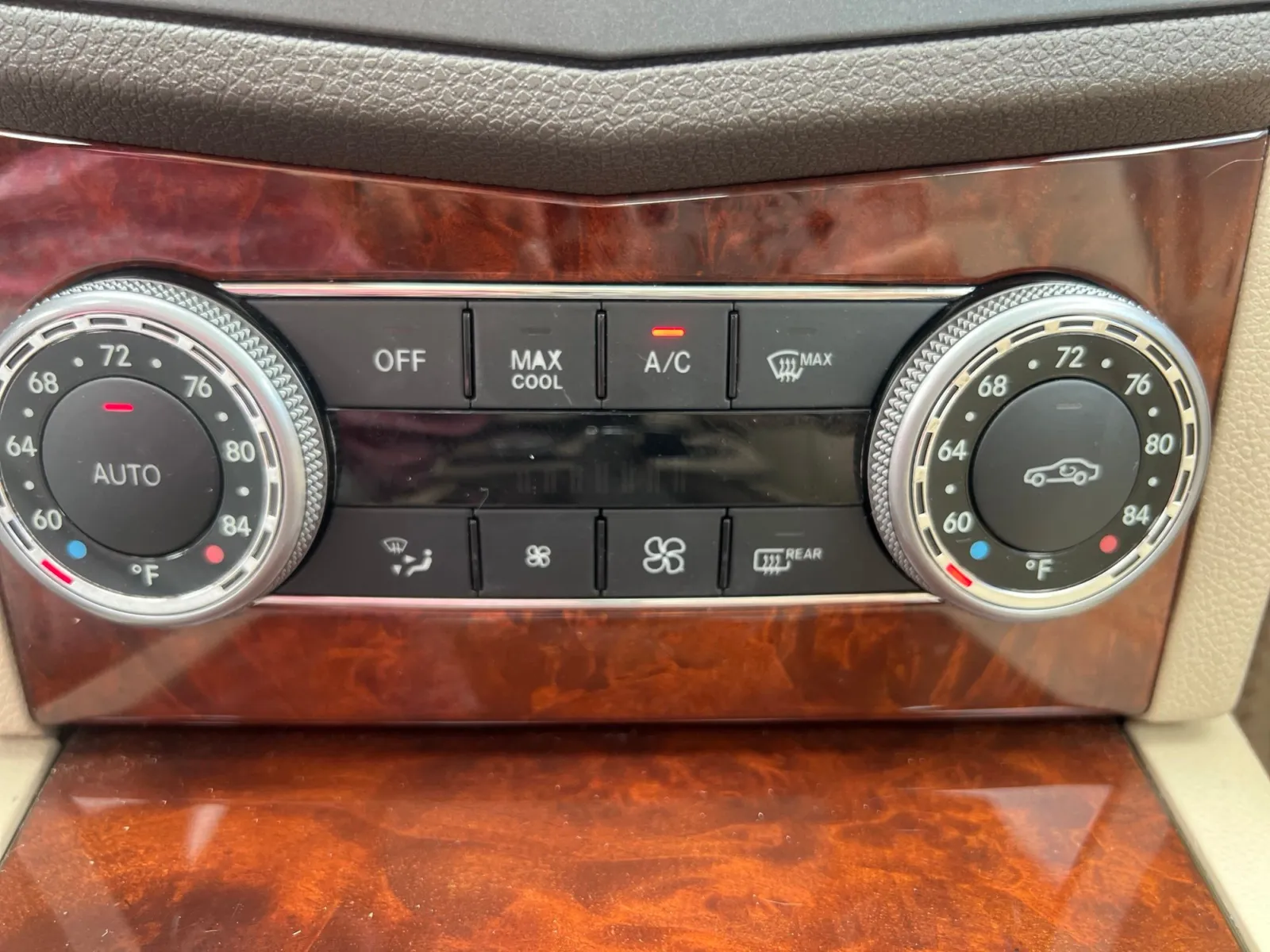 2010 Mercedes-Benz C-Class C 300 — photo 16