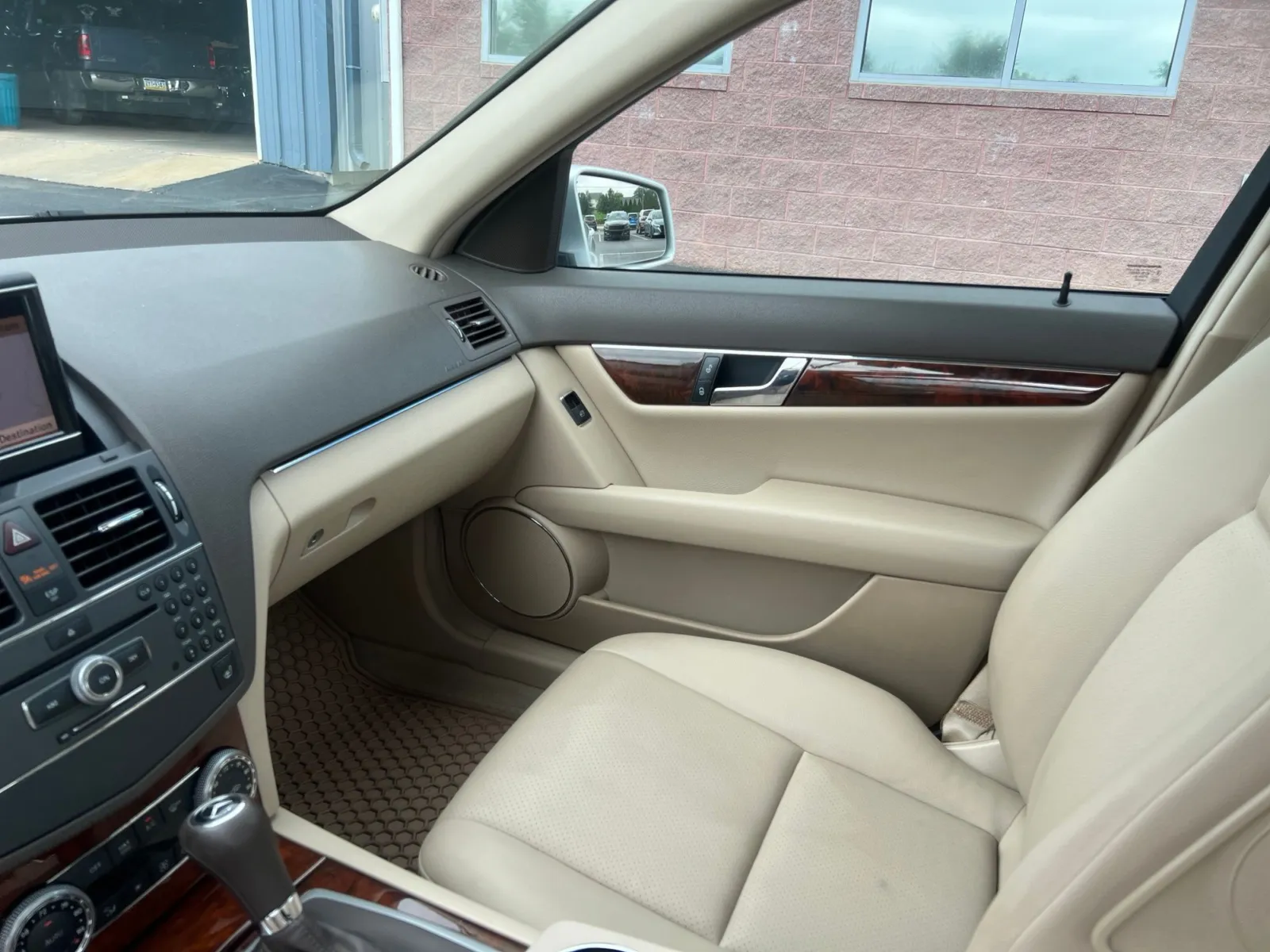 2010 Mercedes-Benz C-Class C 300 — photo 9