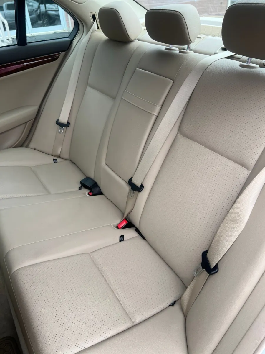 2010 Mercedes-Benz C-Class C 300 — photo 28