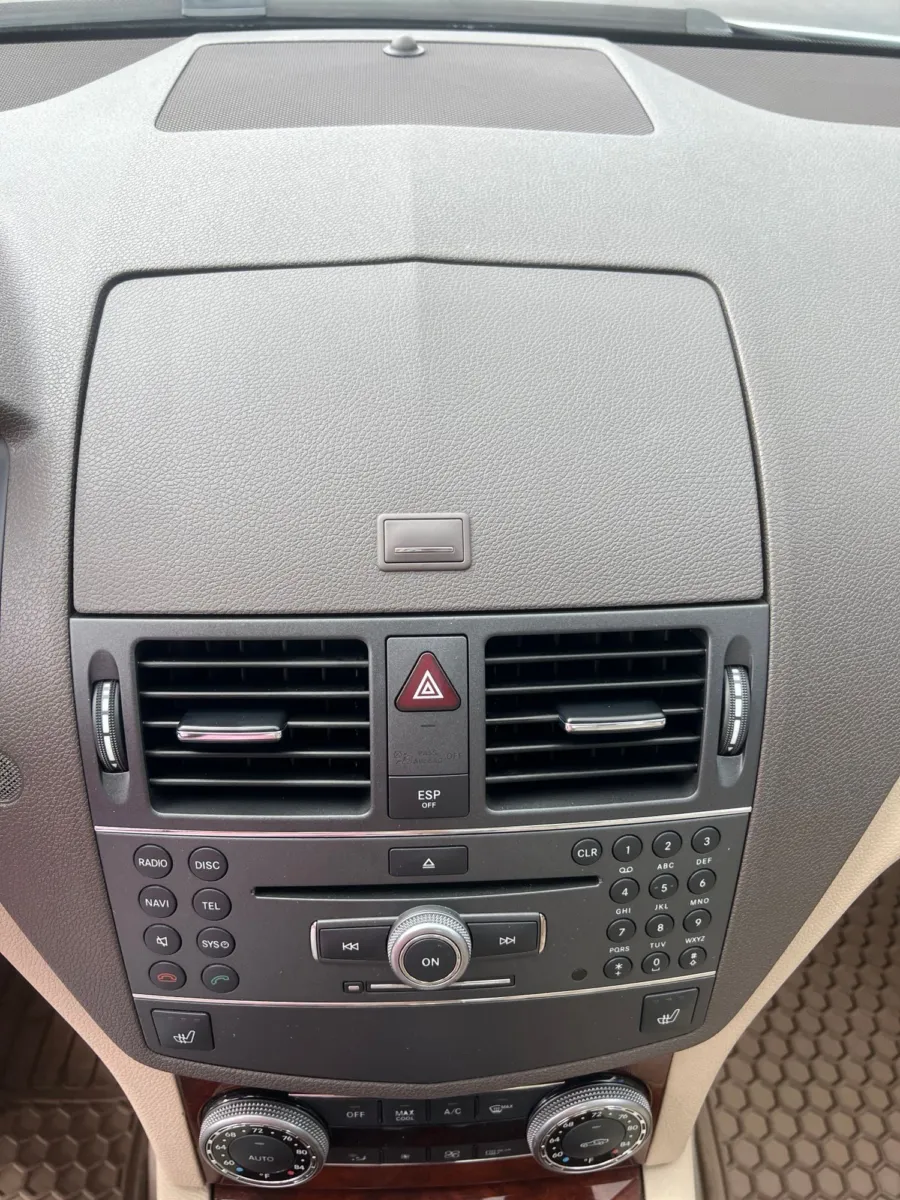 2010 Mercedes-Benz C-Class C 300 — photo 13